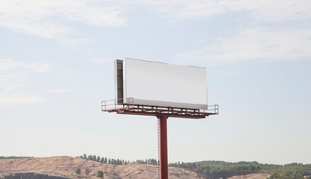 Outdoor advertising has contributed more than 1,650 million euros to cities in the last decade, according to La Fede