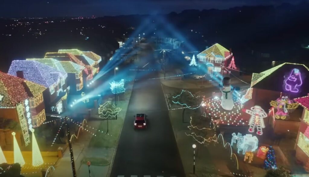 A festival of lights to the rhythm of “Satisfaction” in McDonald's Christmas ad