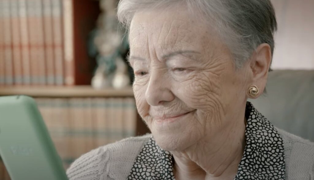 The grandmother from “Cuéntame” is the new ambassador of the Maximiliana phone for seniors