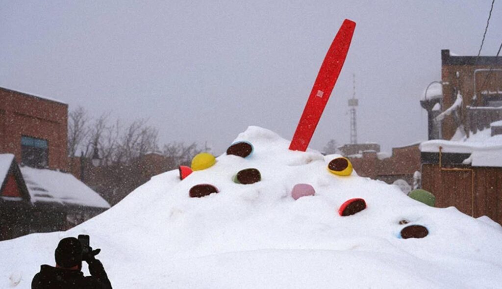 Ice creams are also for winter: Dairy Queen turns snow into an outdoor advertising campaign
