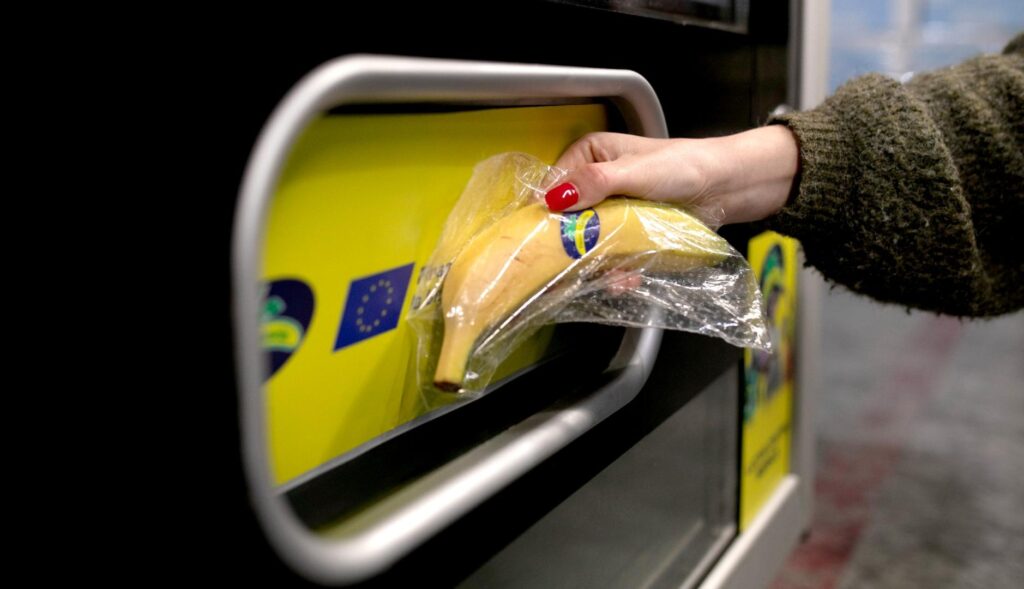 Canary Islands Banana takes its fruit to vending machines in school and sports centers