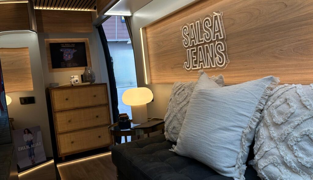 Furgoneta Magic Van de Salsa Jeans por dentro