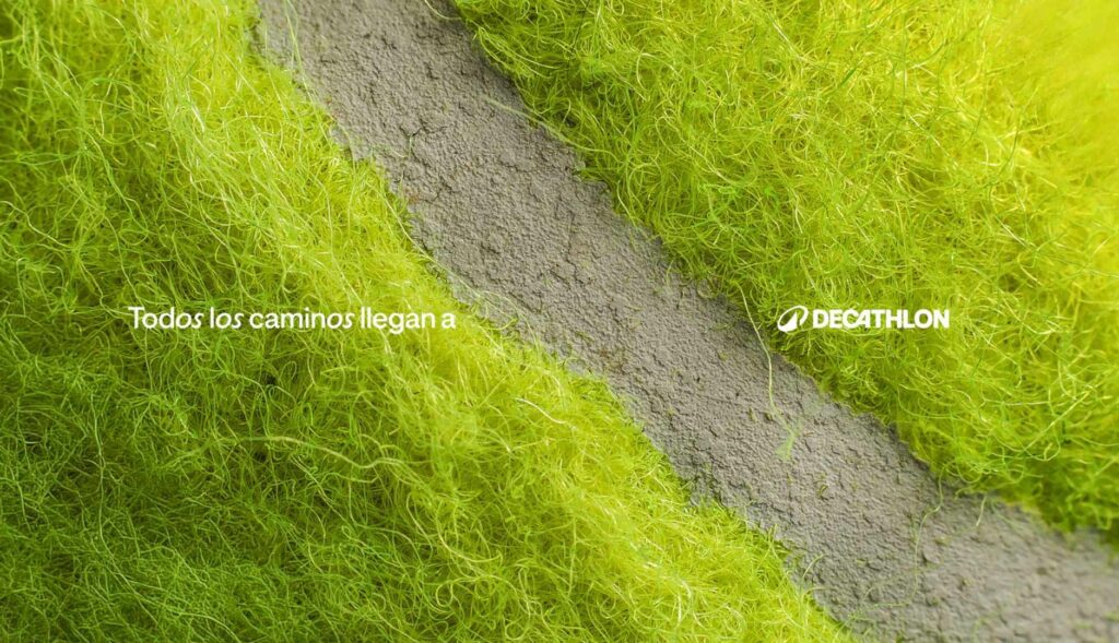 Fotografía del detalle de una pelota de tenis