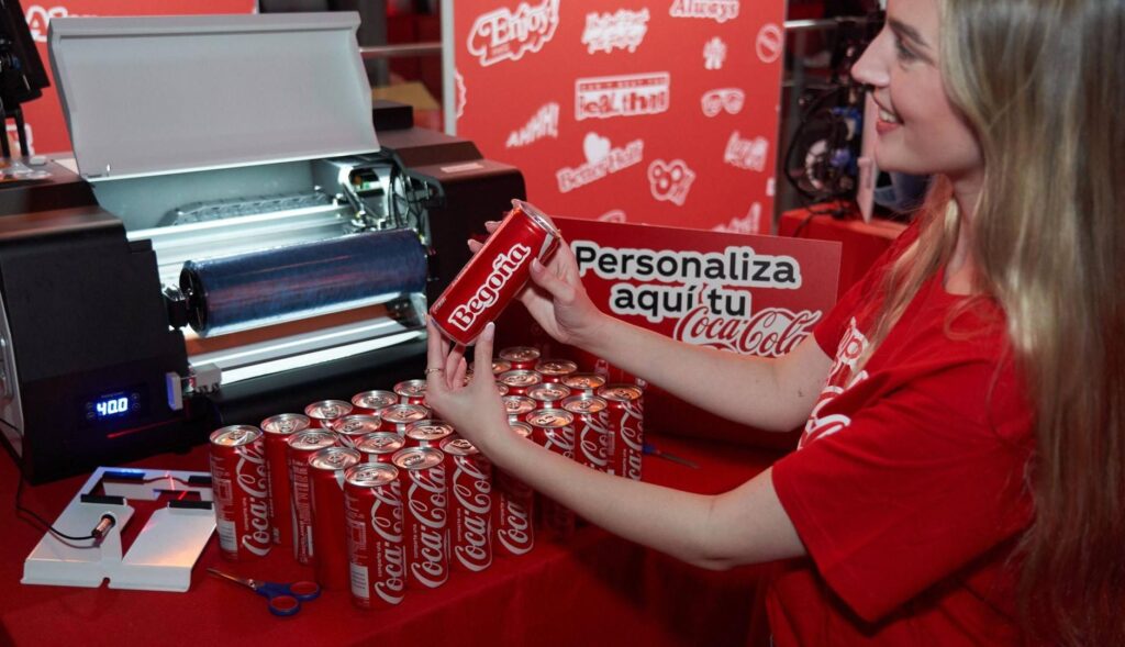“Share a Coca-Cola with” in Spain: 530 million custom packaging and a powerful marketing plan