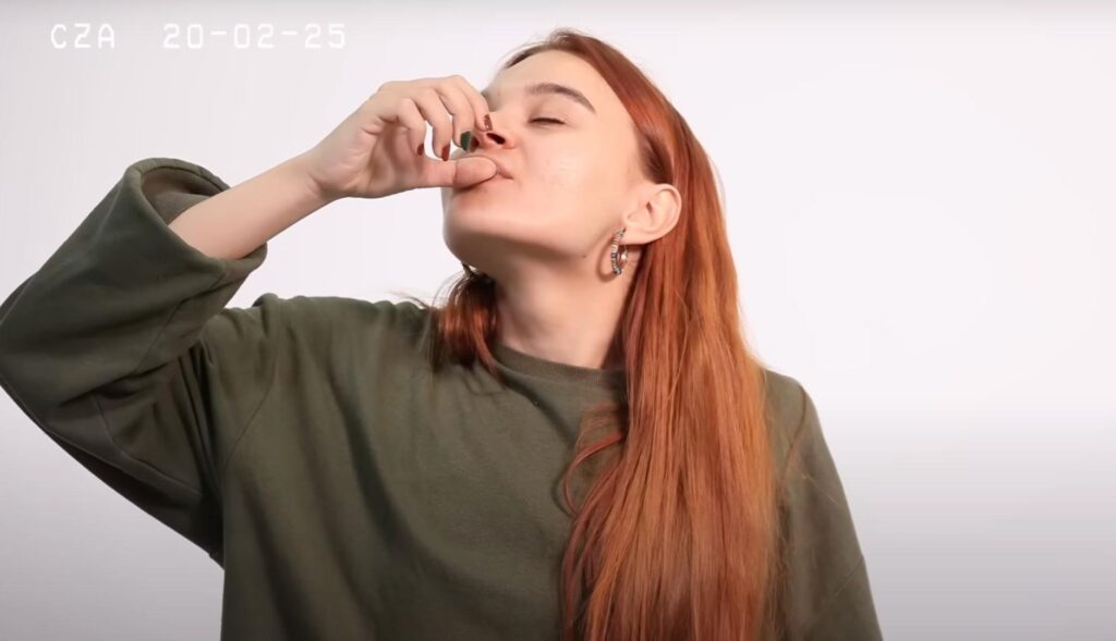 Without stalling, without script and without product: Coca-Cola India converts the audition into the announcement itself