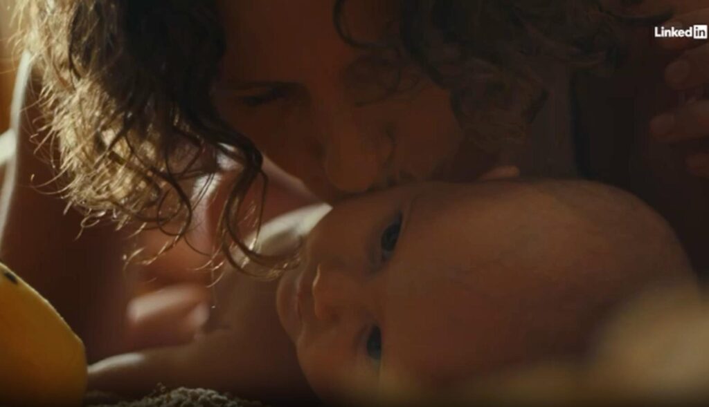 "It's not a break, it's growth": LinkedIn recognizes the skills acquired during maternity casualties