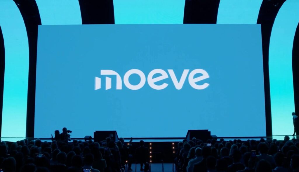 logotipo azul de moeve en una pantalla