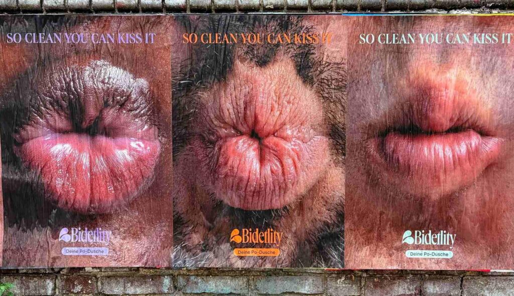 Lips and kisses reminiscent of the anus, a daring and versatile creative resource