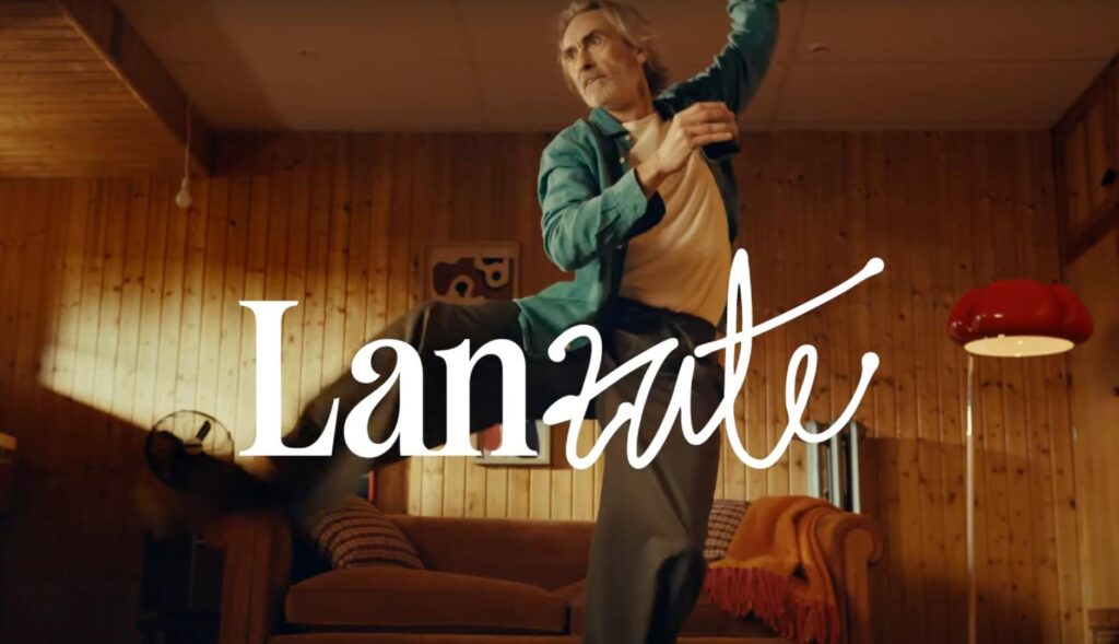 hombre bailando en la nueva campaña de Bodegas Lan