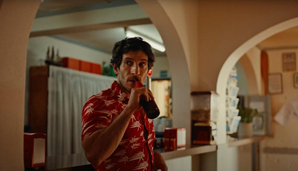 Quim Gutiérrez en el anuncio de verano de Estrella Damm 2025