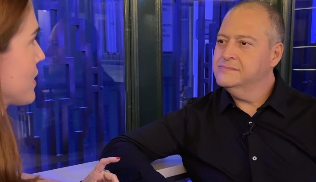 Un momento de la entrevista con Juan Pablo Escobar