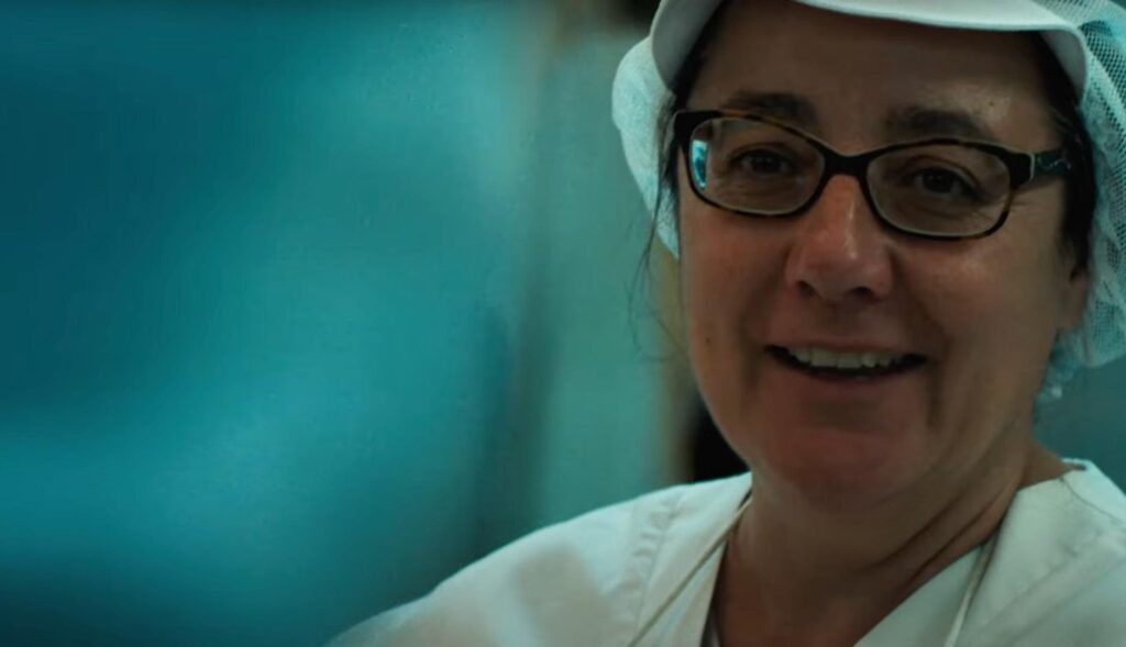 Cocinera de un comedor escolar