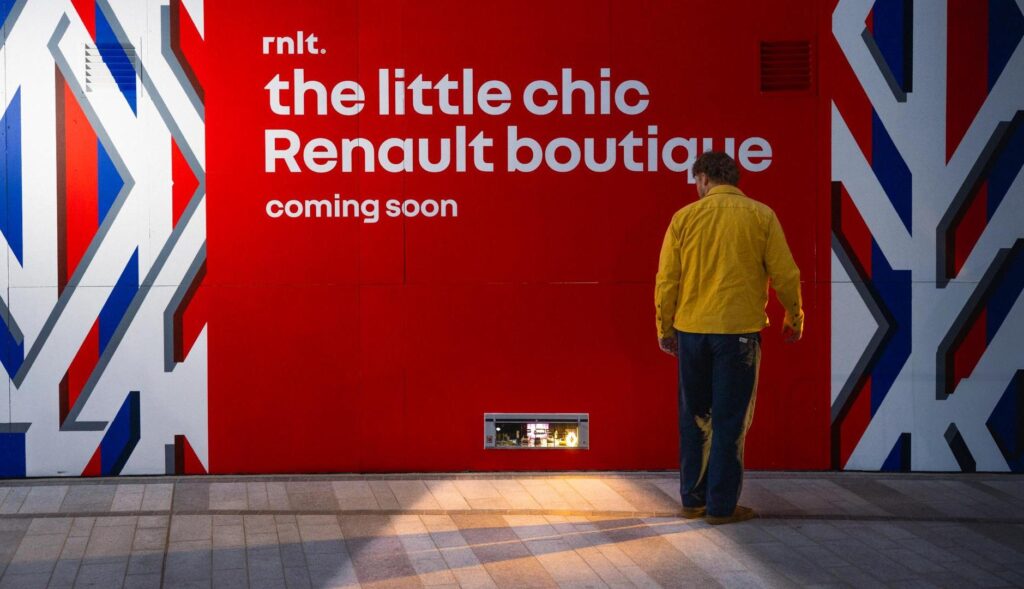 A store and a miniature communication action: thus announces Renault the opening of its new boutique