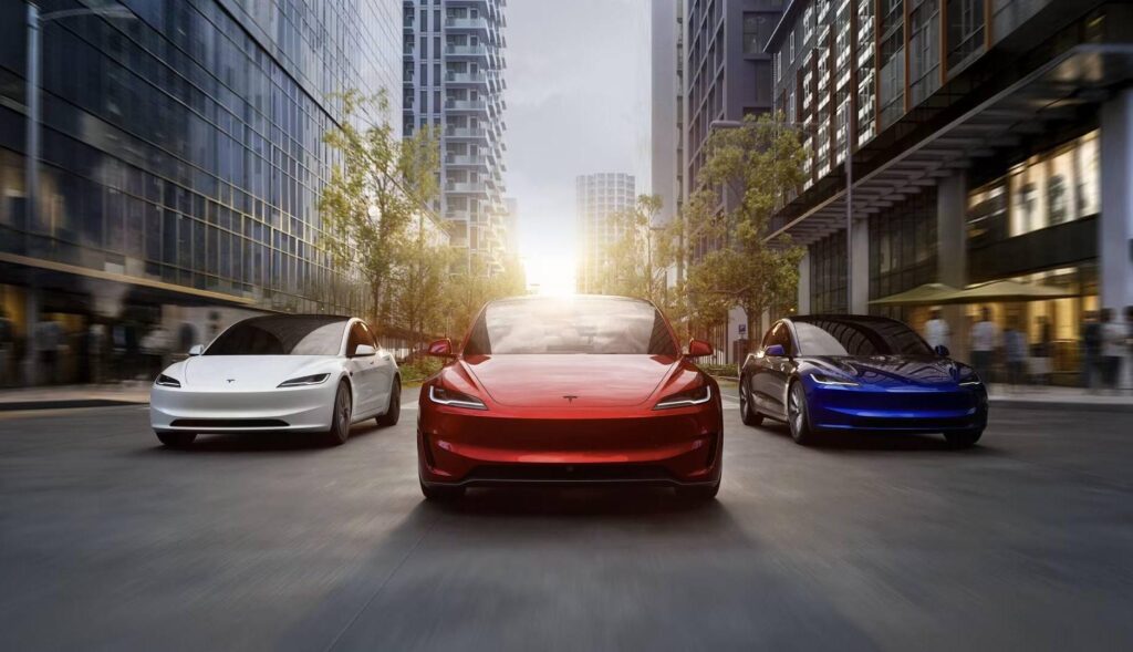 Coches Tesla de distintos colores