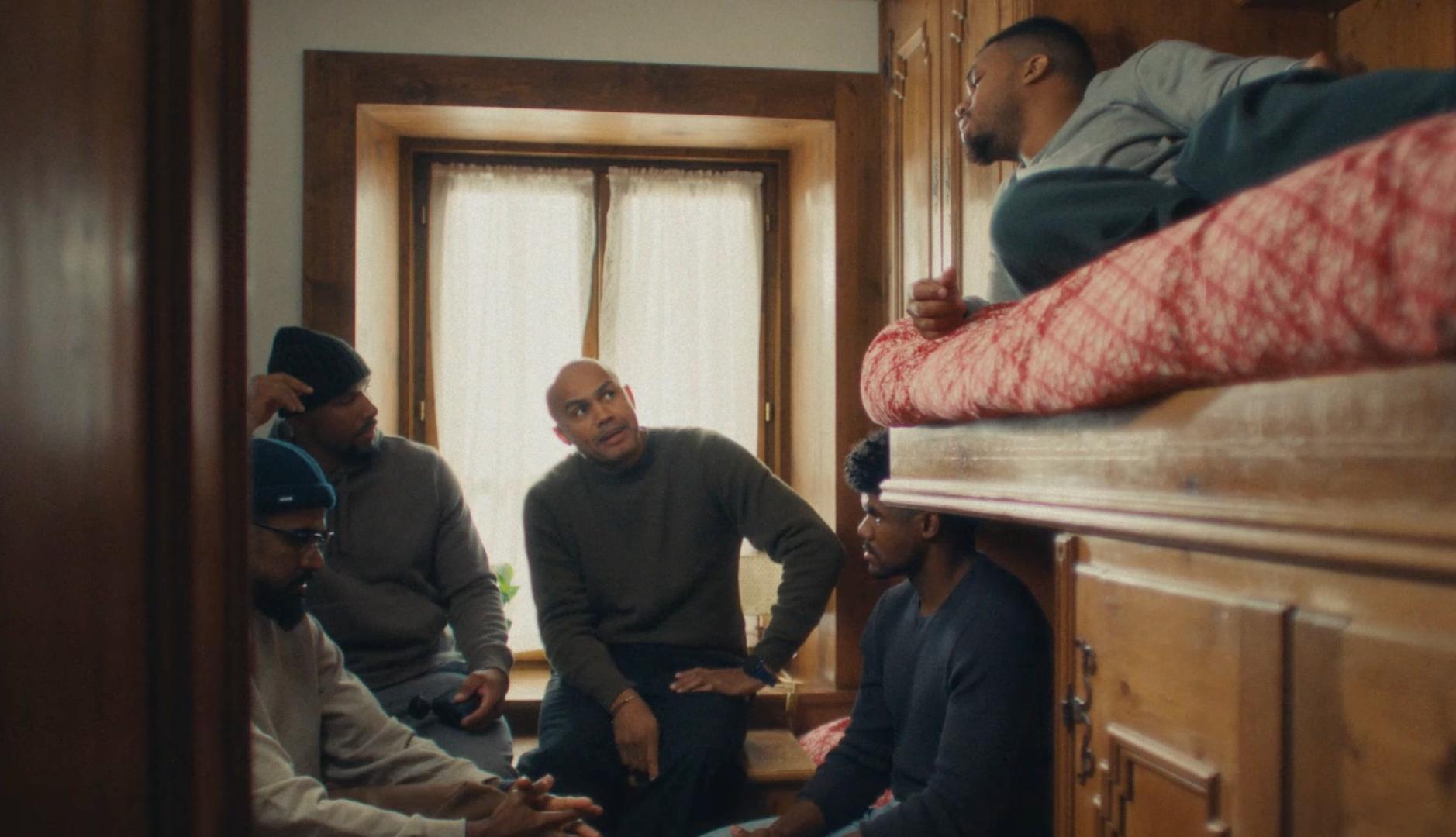 Airbnb highlights its support for athletes on their way to Milano Cortina with a documentary