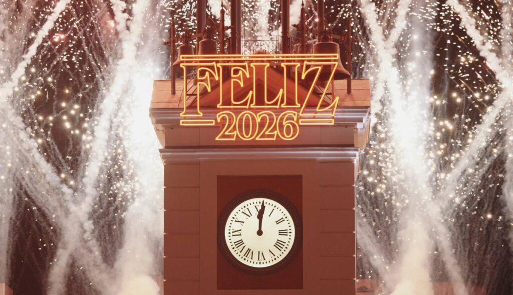 Cartel luminoso de Stranger Things en el reloj de la Puerta del Sol
