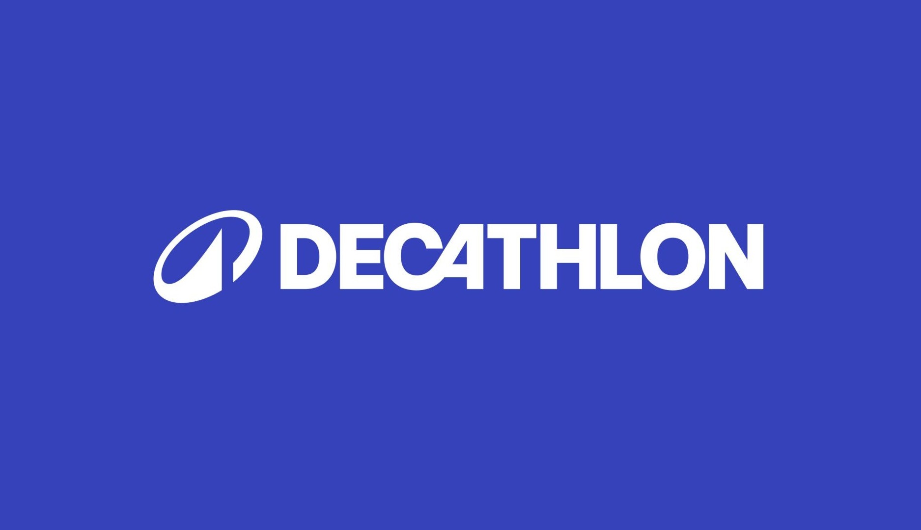 Logotipo de decathlon en blanco sobre fondo azul