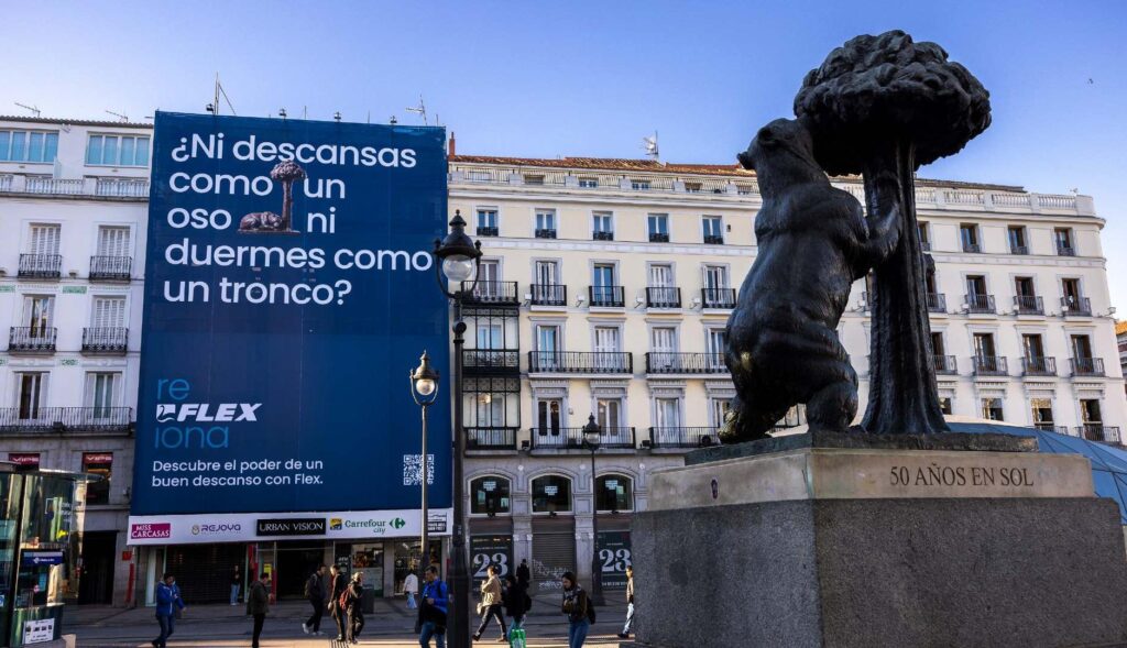 Lona publicitaria de Flex en la Puerta del Sol