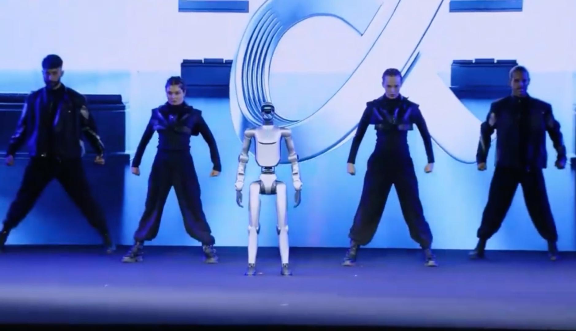 Honor presents its AI strategy at MWC with a humanoid robot and the “Robot Phone”