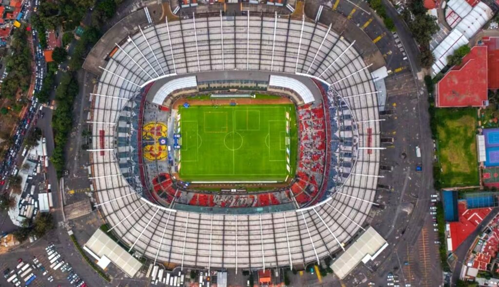 Plano cenital de un estadio de futbol