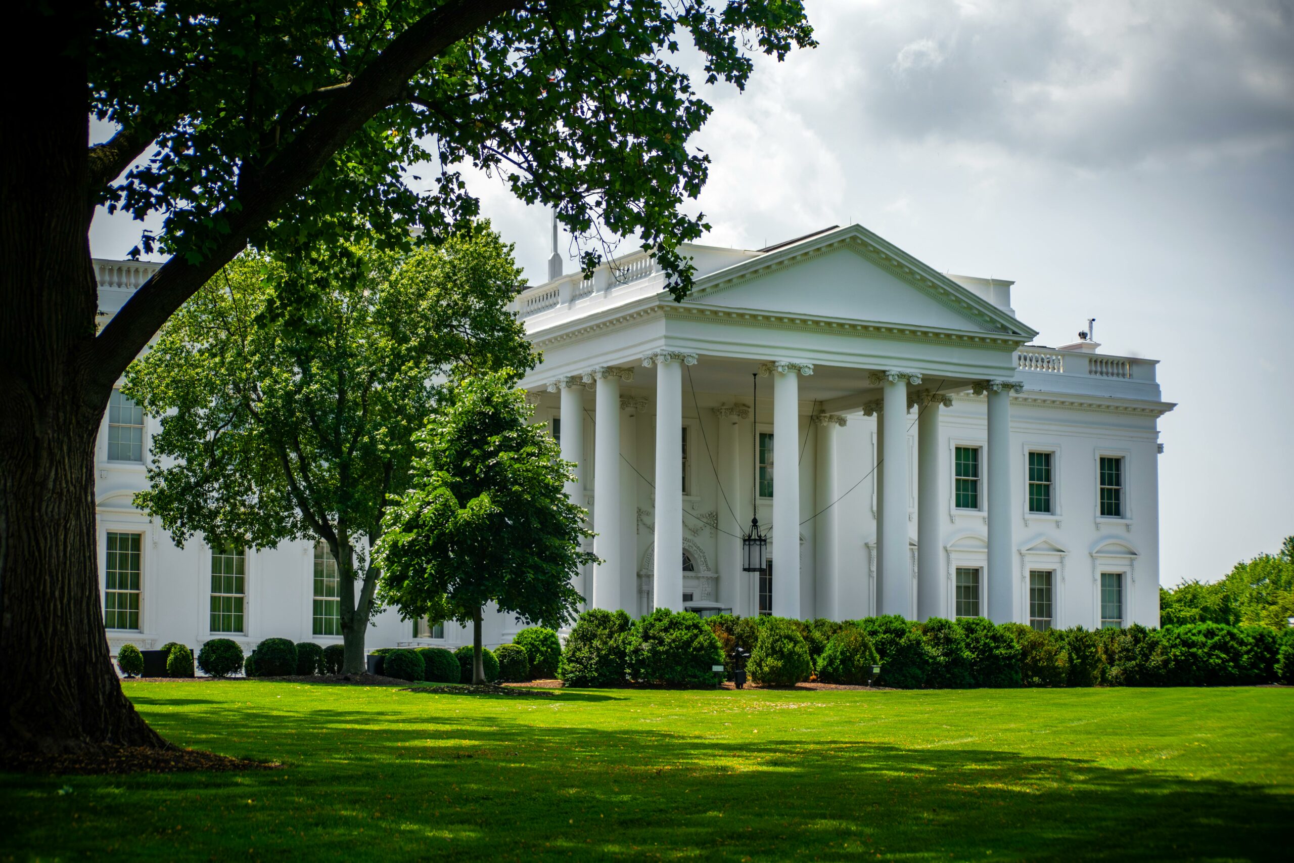 What other American presidents have had an assassination attempt?