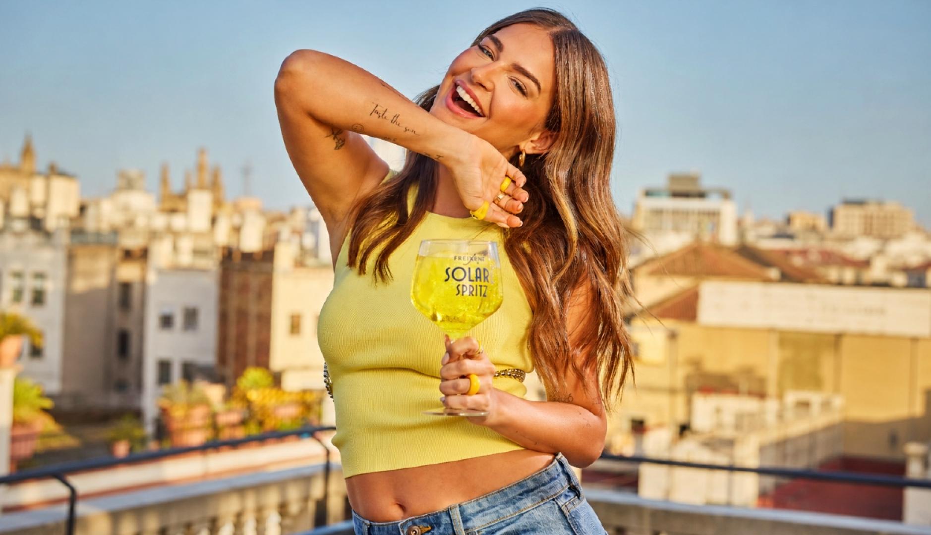 Freixenet turns a fake musical debut by Laura Escanes into the campaign for its new drink