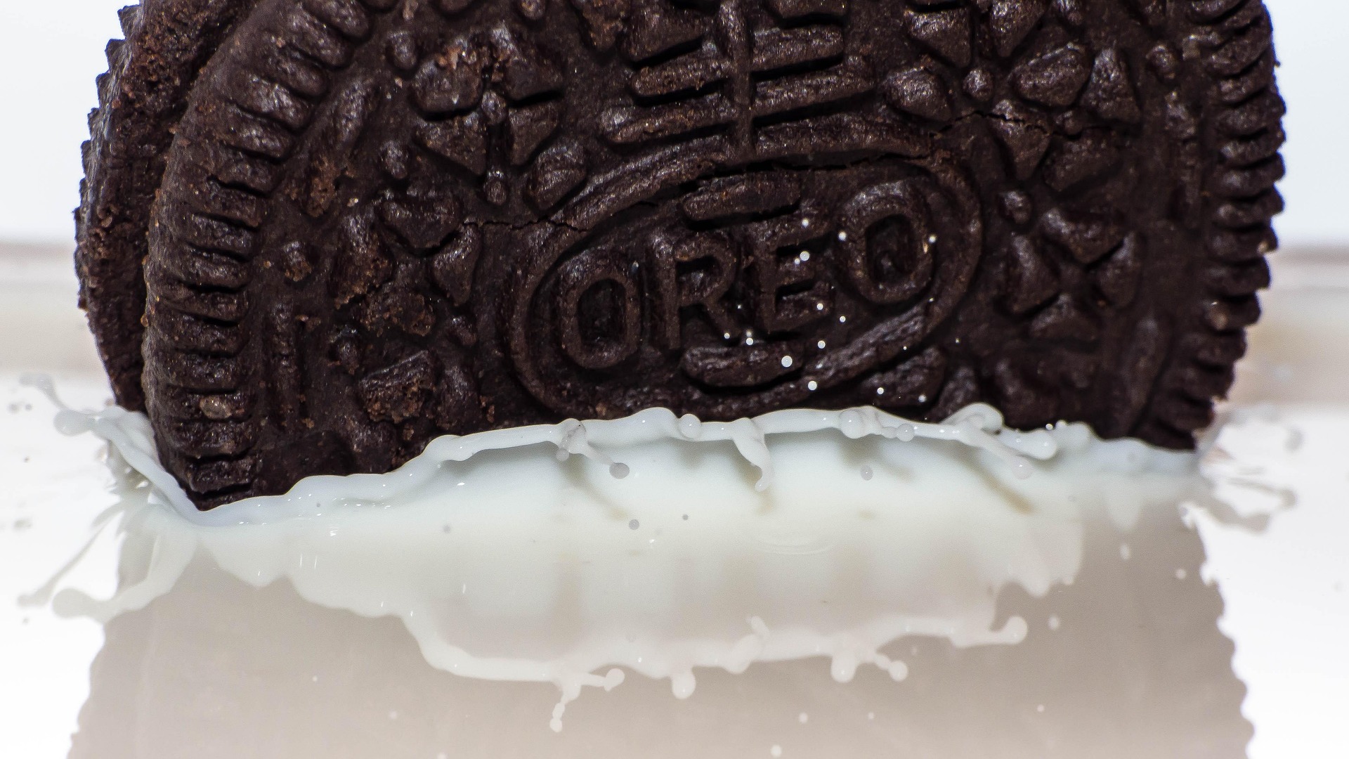 Oreogate: the entire Internet mobilizes behind Ava for Oreos