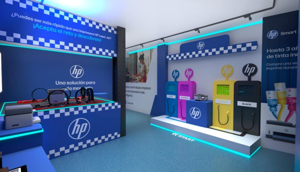 El espacio de HP en Callao con varias máquinas que simulan los tóner de colores
