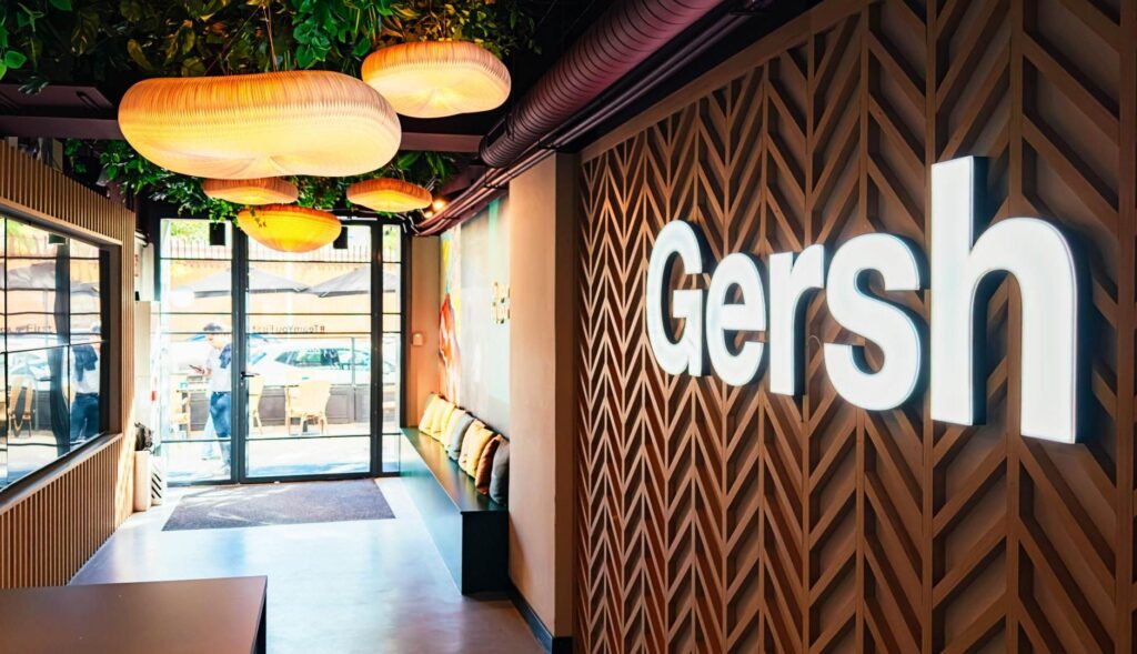 Logo de Gersh en oficina